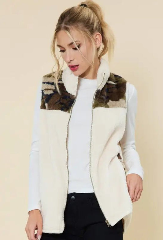 Soft Fleece Cream Vest Withy Camo Print Shoulders - Vests woman’s camouflage sherpa vest