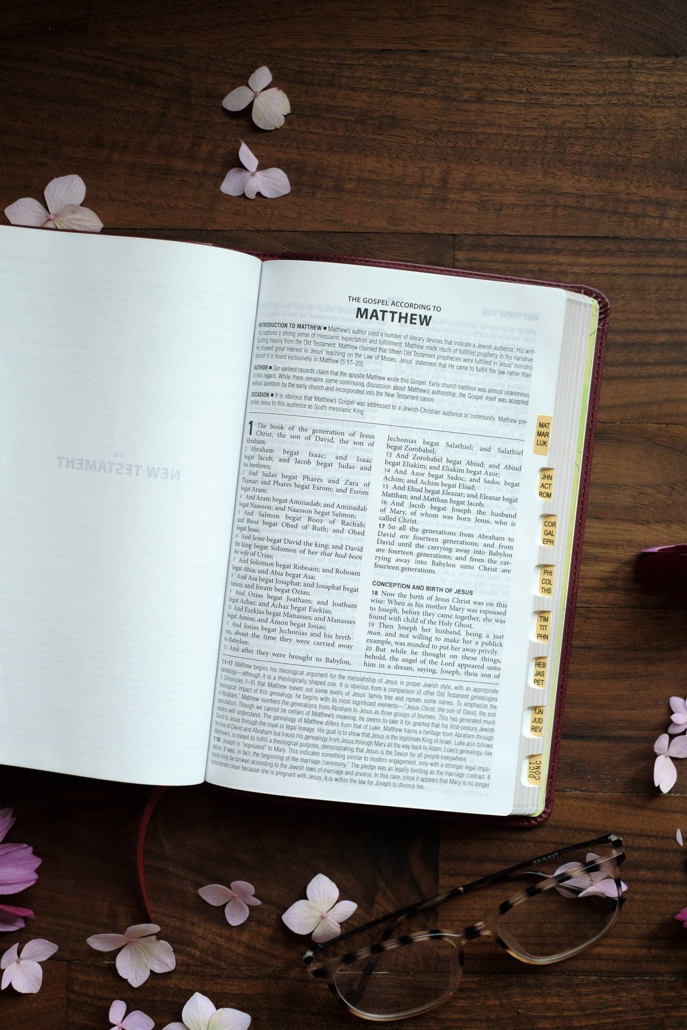 The KJV Study Bible, Indexed (Crimson Bouquet) | 2FruitBearers